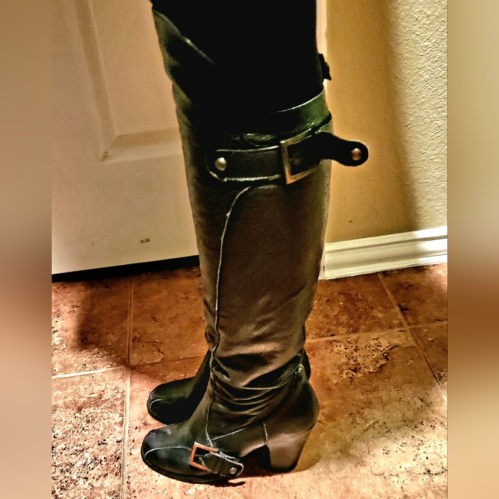 Beautiful Spanish Artisan-Made Leather Boots -- Well-loved - Picture 7 of 16